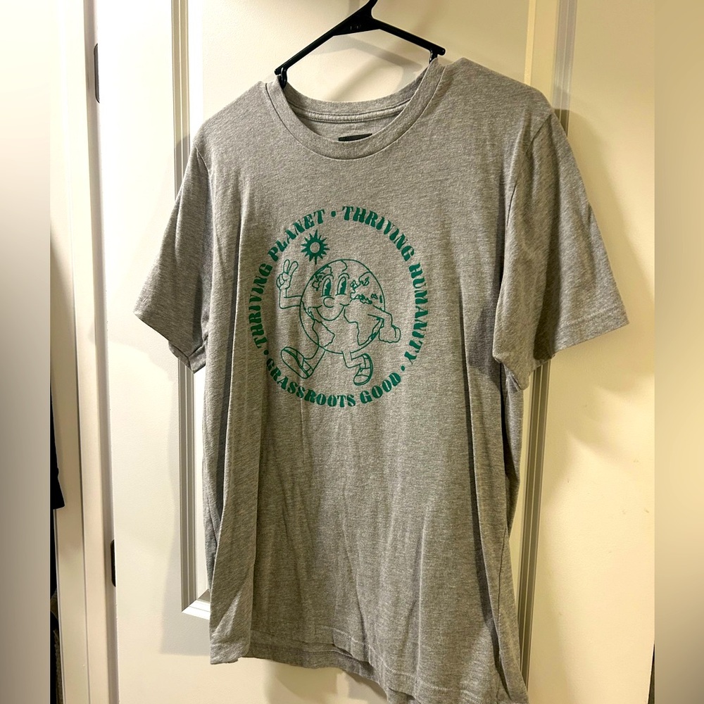 Tom’s t-shirt, unisex large, Grassroots good